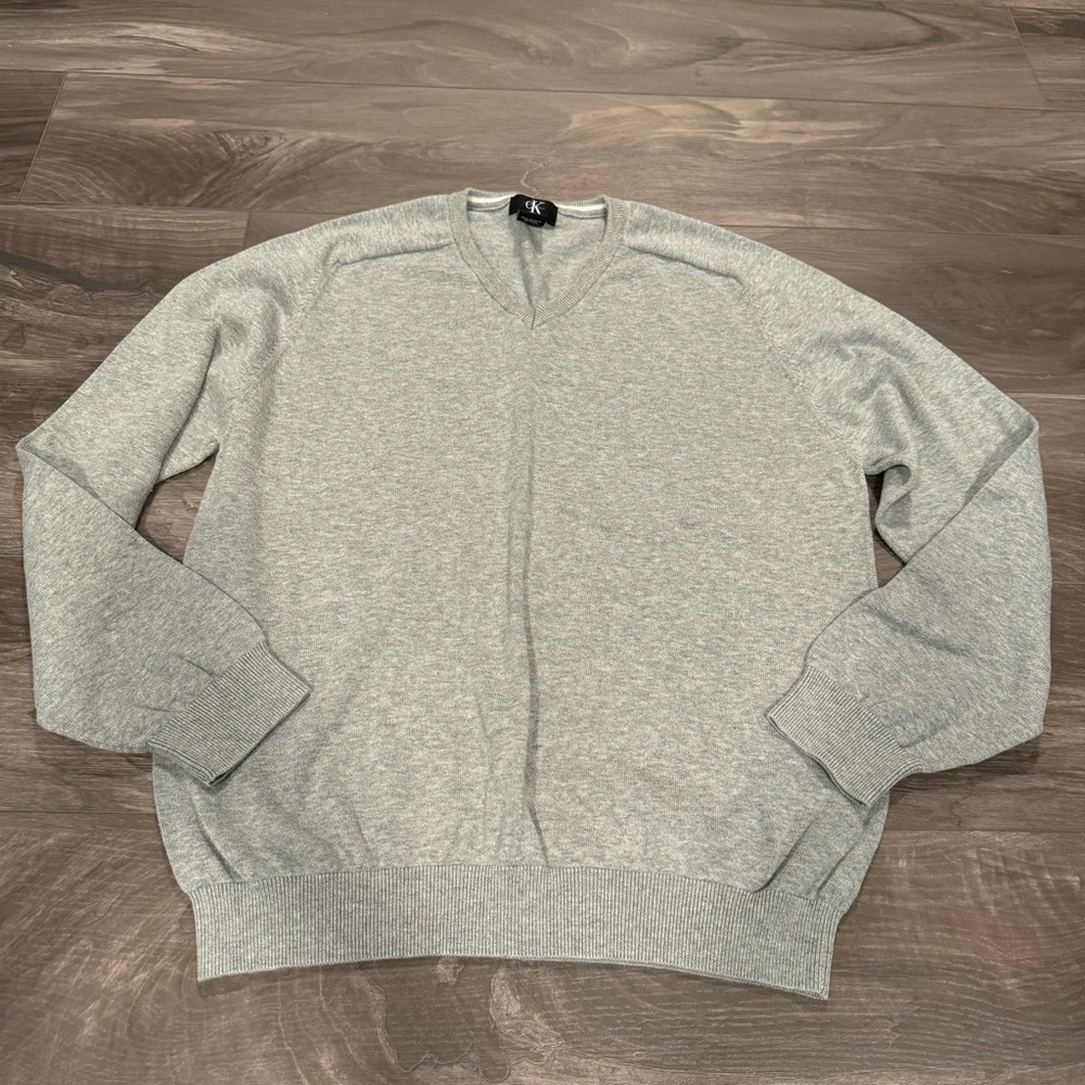 Calvin Klein Fine Knit V-Neck Gray Sweater Large